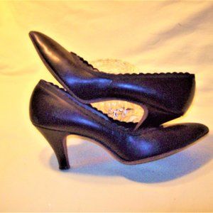 FASHIONABLE *** RED CROSS *** Size 8